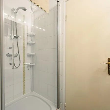 House Sundown By Interhome * بالاتوليلّي